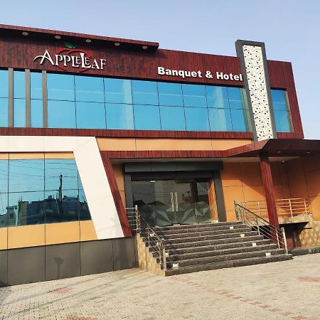 Oyo 92169 Apple Leaf Banquet & Hotel Alīgarh المظهر الخارجي الصورة