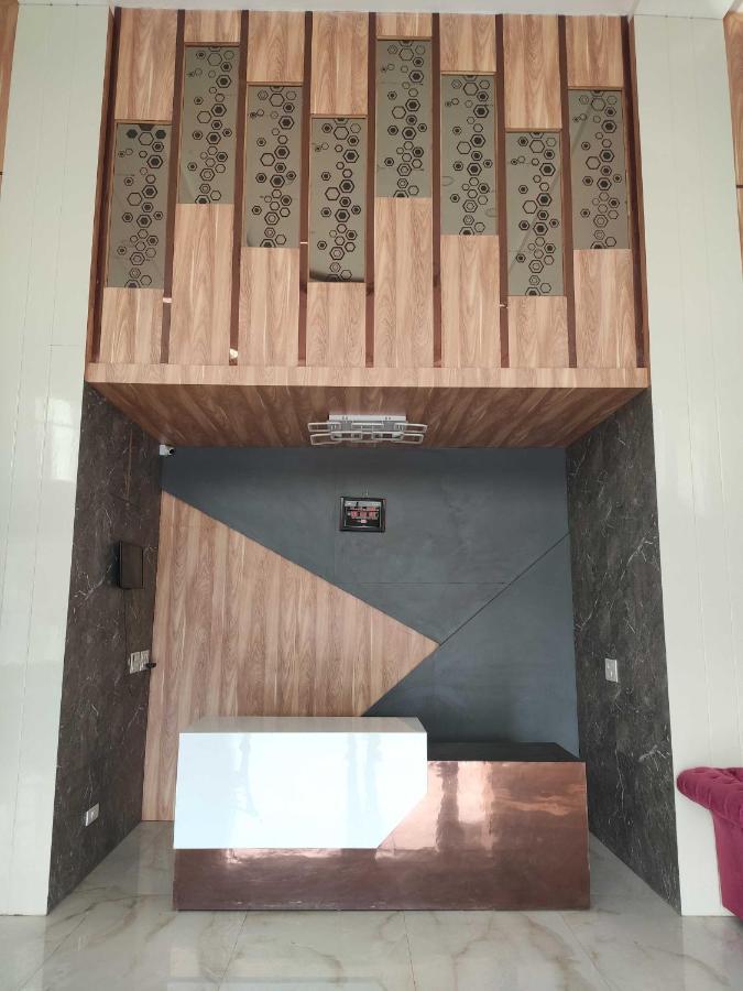 Oyo 92169 Apple Leaf Banquet & Hotel Alīgarh المظهر الخارجي الصورة