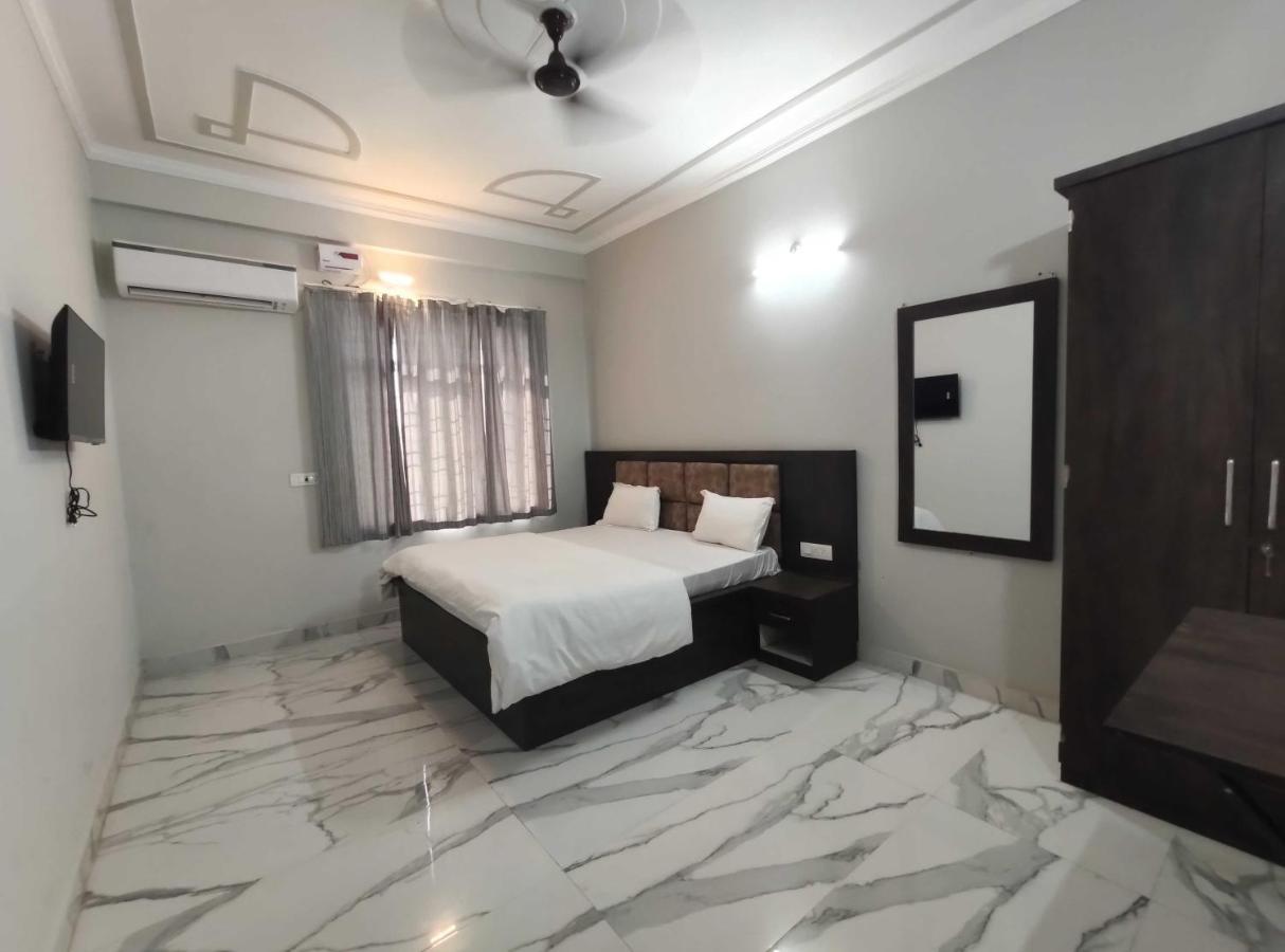 Oyo 92169 Apple Leaf Banquet & Hotel Alīgarh المظهر الخارجي الصورة