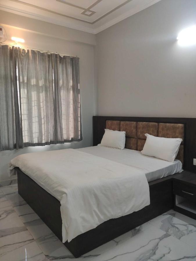 Oyo 92169 Apple Leaf Banquet & Hotel Alīgarh المظهر الخارجي الصورة