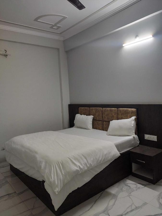 Oyo 92169 Apple Leaf Banquet & Hotel Alīgarh المظهر الخارجي الصورة