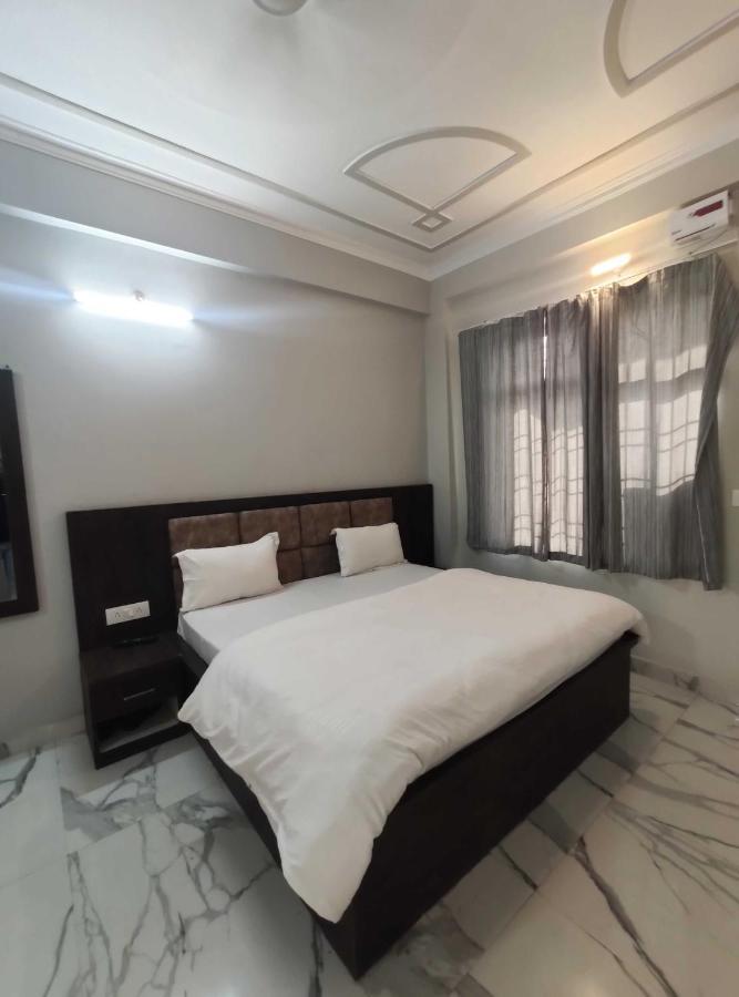 Oyo 92169 Apple Leaf Banquet & Hotel Alīgarh المظهر الخارجي الصورة