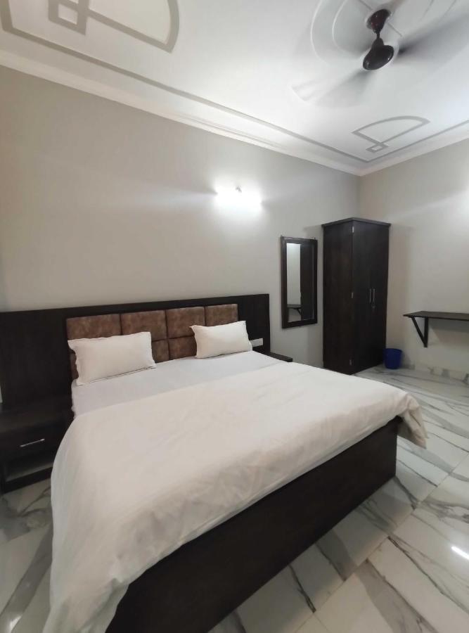 Oyo 92169 Apple Leaf Banquet & Hotel Alīgarh المظهر الخارجي الصورة