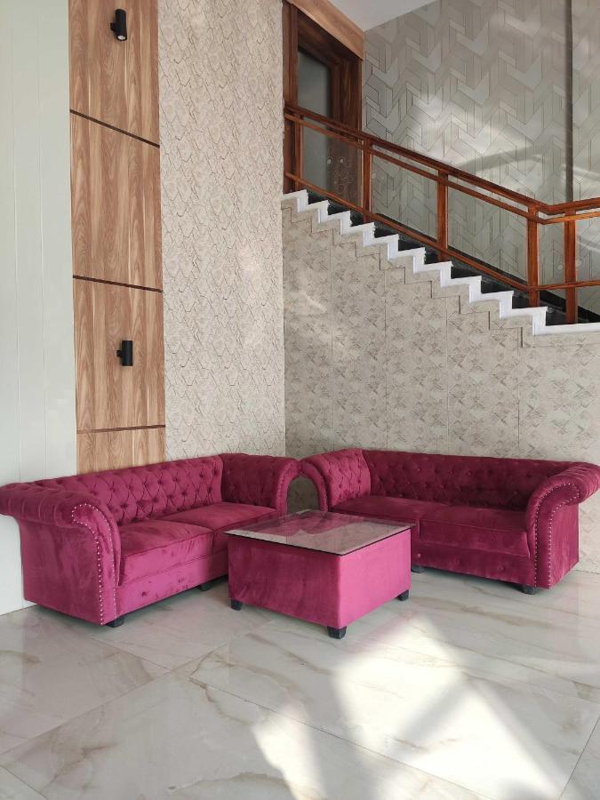 Oyo 92169 Apple Leaf Banquet & Hotel Alīgarh المظهر الخارجي الصورة