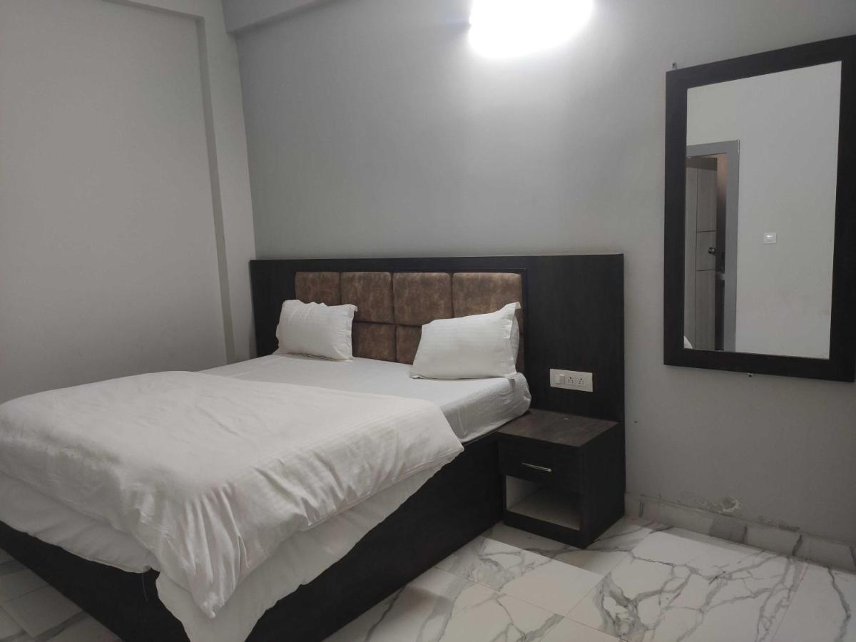 Oyo 92169 Apple Leaf Banquet & Hotel Alīgarh المظهر الخارجي الصورة