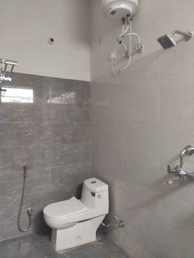 Oyo 92169 Apple Leaf Banquet & Hotel Alīgarh المظهر الخارجي الصورة