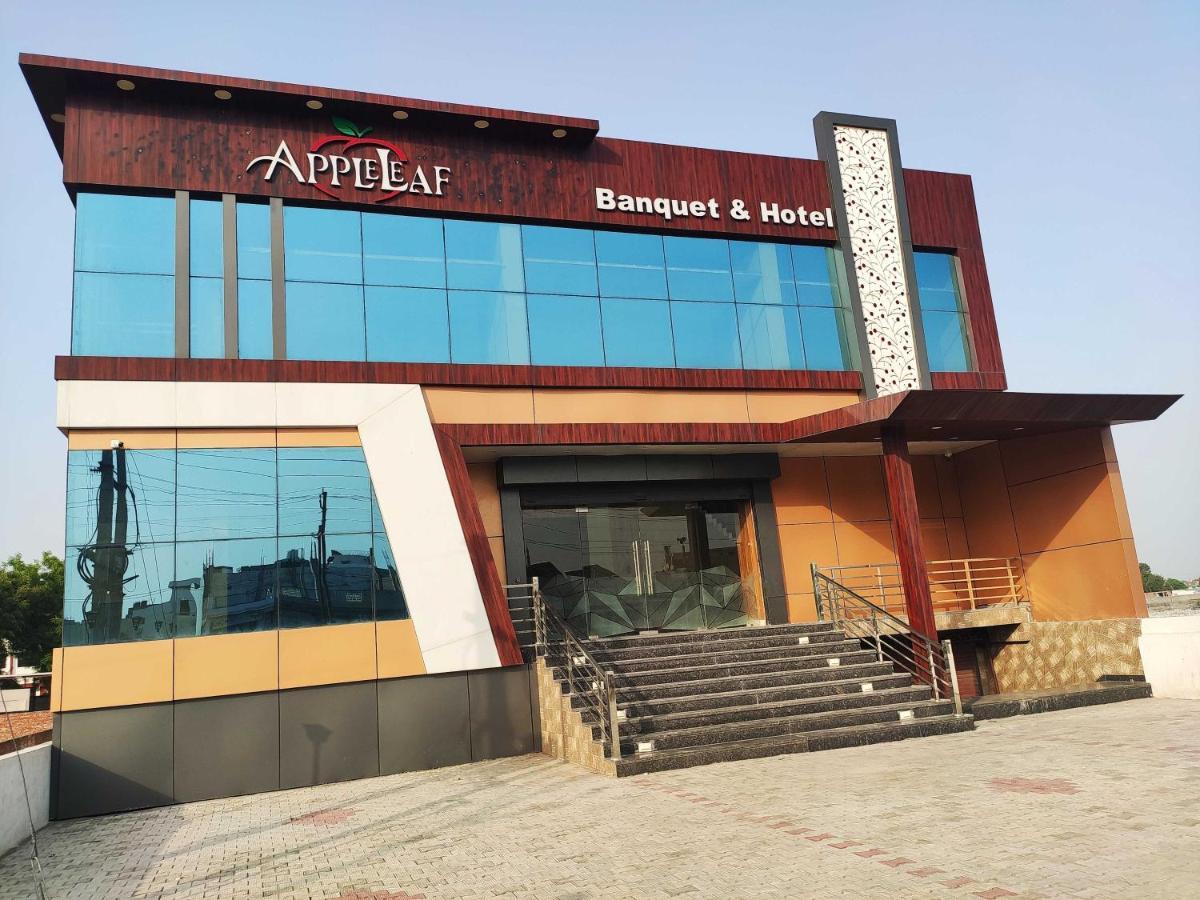 Oyo 92169 Apple Leaf Banquet & Hotel Alīgarh المظهر الخارجي الصورة