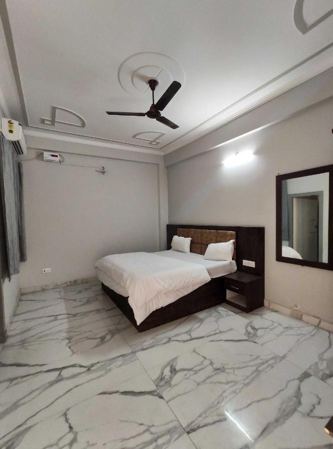 Oyo 92169 Apple Leaf Banquet & Hotel Alīgarh المظهر الخارجي الصورة